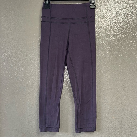 Lululemon bottom size 4 - Picture 1 of 3